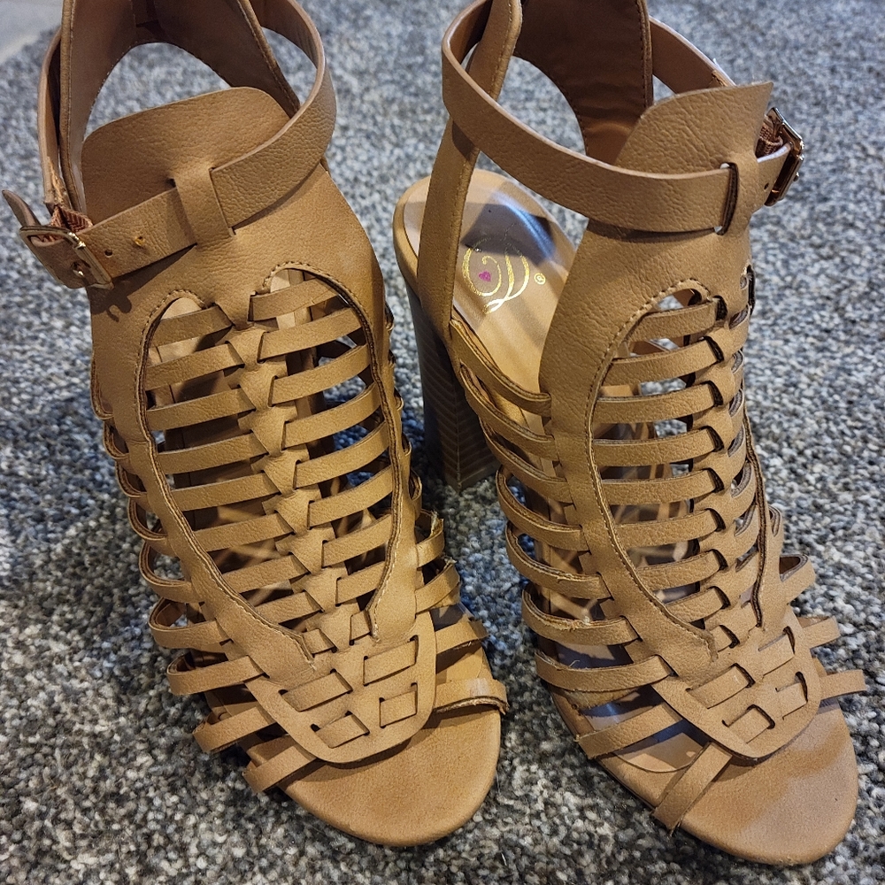 Peep toe Heels